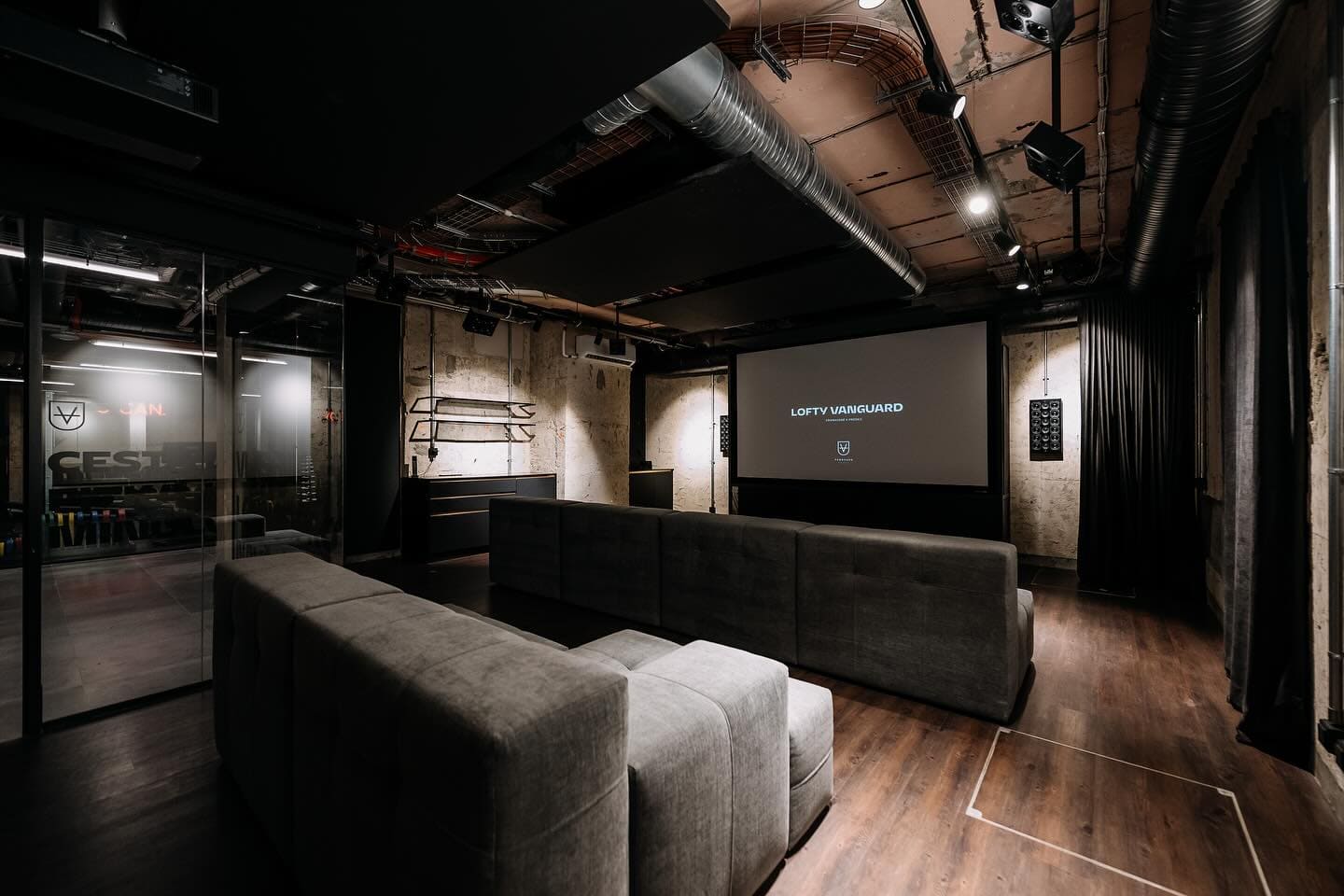 Privátní kinosál Vanguard — Dolby Atmos