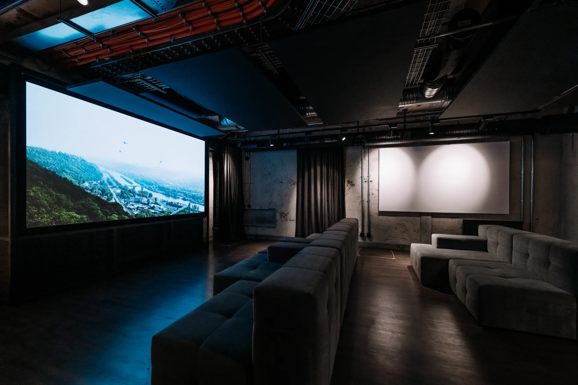 Vanguard private cinema — 1